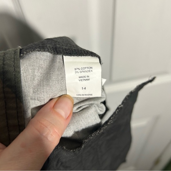 New York & Company Hampton Womens Sz 14 Brown Green Camo Shorts. 4” Inseam. NWT - Picture 7 of 8